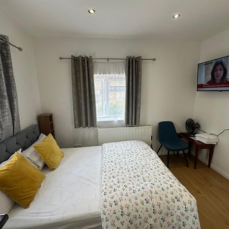 Luxury Ensuite 2Nd Studio Flat With Great Views In Keedonwood Road With Fully Own Bathroom Newly Added And Private Kitchenette Bromley kerület Kültér fotó