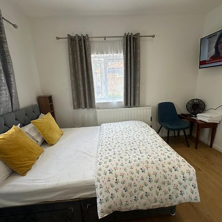 Luxury Ensuite 2Nd Studio Flat With Great Views In Keedonwood Road With Fully Own Bathroom Newly Added And Private Kitchenette Bromley kerület Kültér fotó