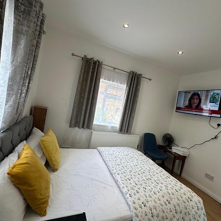 Luxury Ensuite 2Nd Studio Flat With Great Views In Keedonwood Road With Fully Own Bathroom Newly Added And Private Kitchenette Bromley kerület Kültér fotó