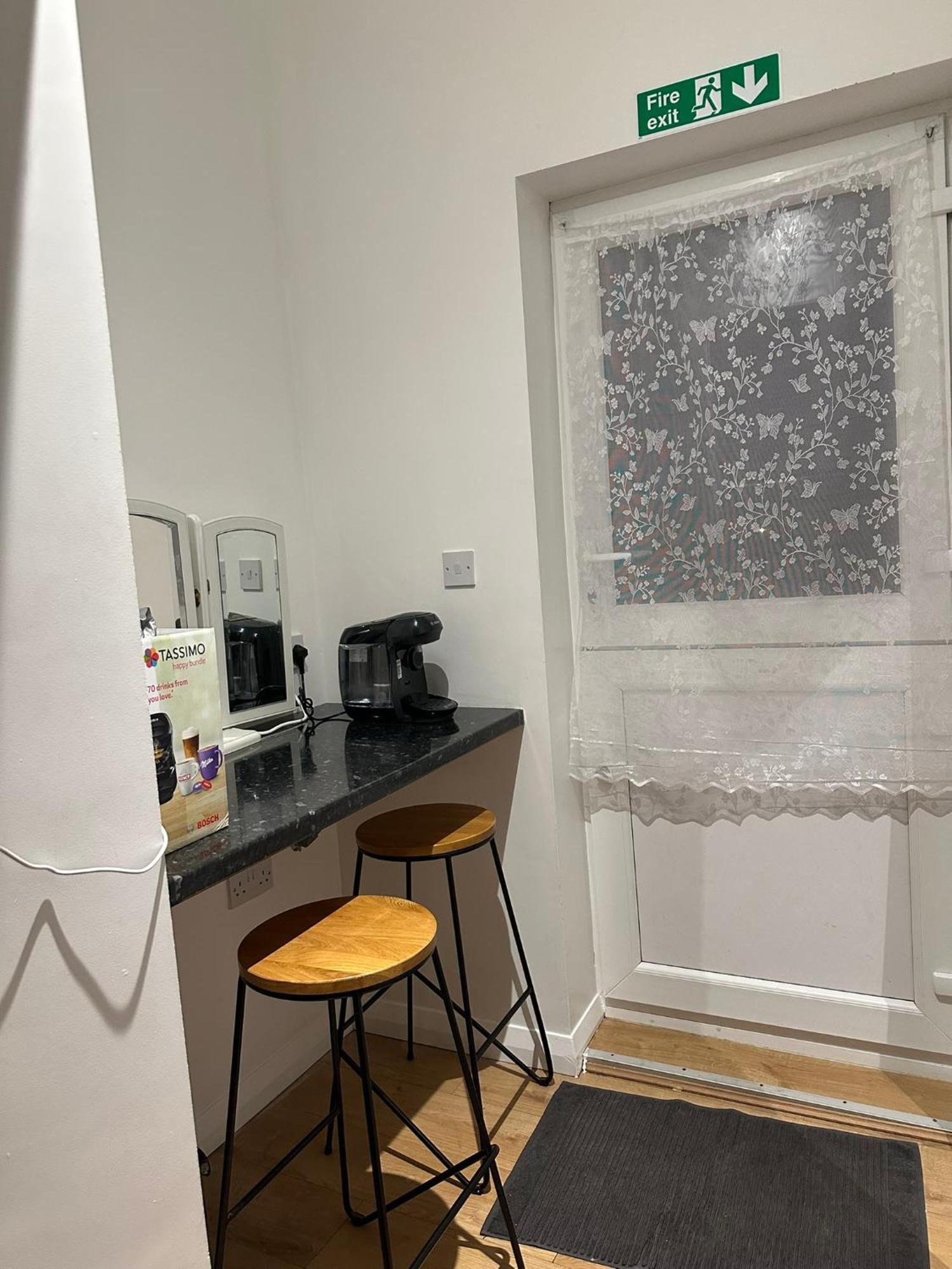 Luxury Ensuite 2Nd Studio Flat With Great Views In Keedonwood Road With Fully Own Bathroom Newly Added And Private Kitchenette Bromley kerület Kültér fotó