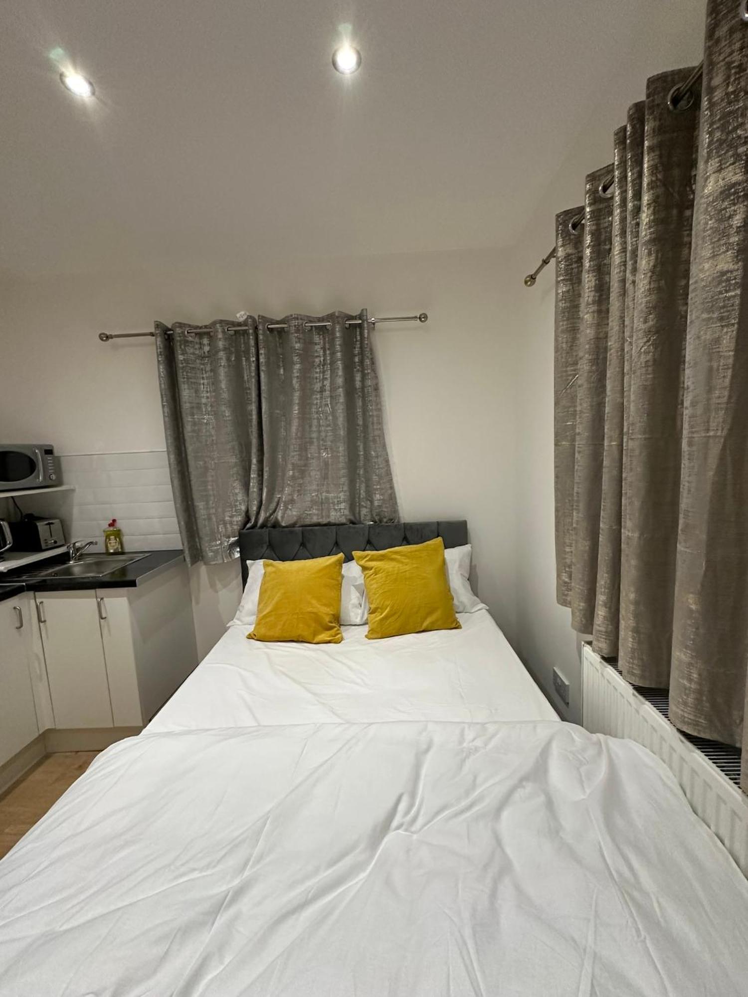 Luxury Ensuite 2Nd Studio Flat With Great Views In Keedonwood Road With Fully Own Bathroom Newly Added And Private Kitchenette Bromley kerület Kültér fotó