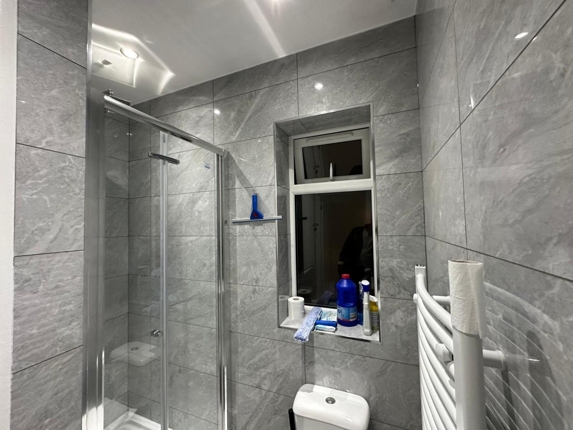 Luxury Ensuite 2Nd Studio Flat With Great Views In Keedonwood Road With Fully Own Bathroom Newly Added And Private Kitchenette Bromley kerület Kültér fotó