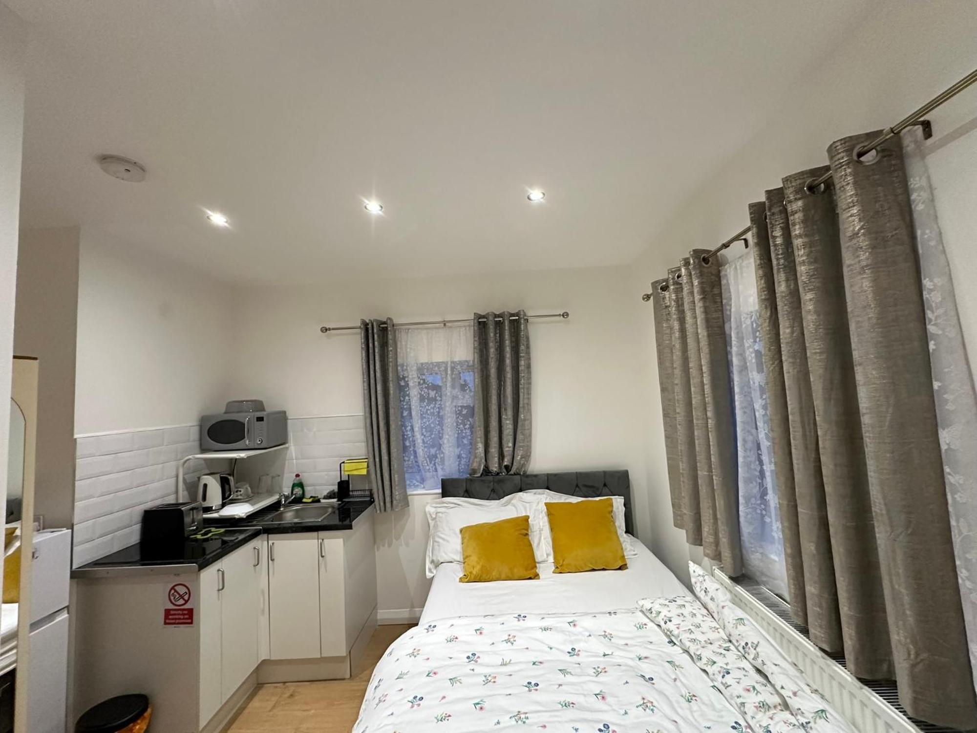 Luxury Ensuite 2Nd Studio Flat With Great Views In Keedonwood Road With Fully Own Bathroom Newly Added And Private Kitchenette Bromley kerület Kültér fotó