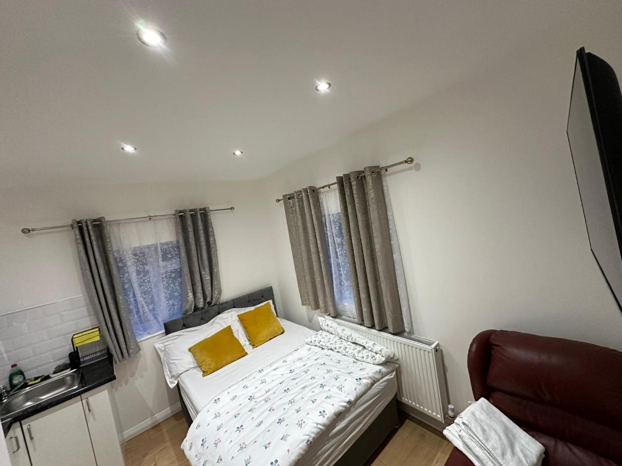 Luxury Ensuite 2Nd Studio Flat With Great Views In Keedonwood Road With Fully Own Bathroom Newly Added And Private Kitchenette Bromley kerület Kültér fotó