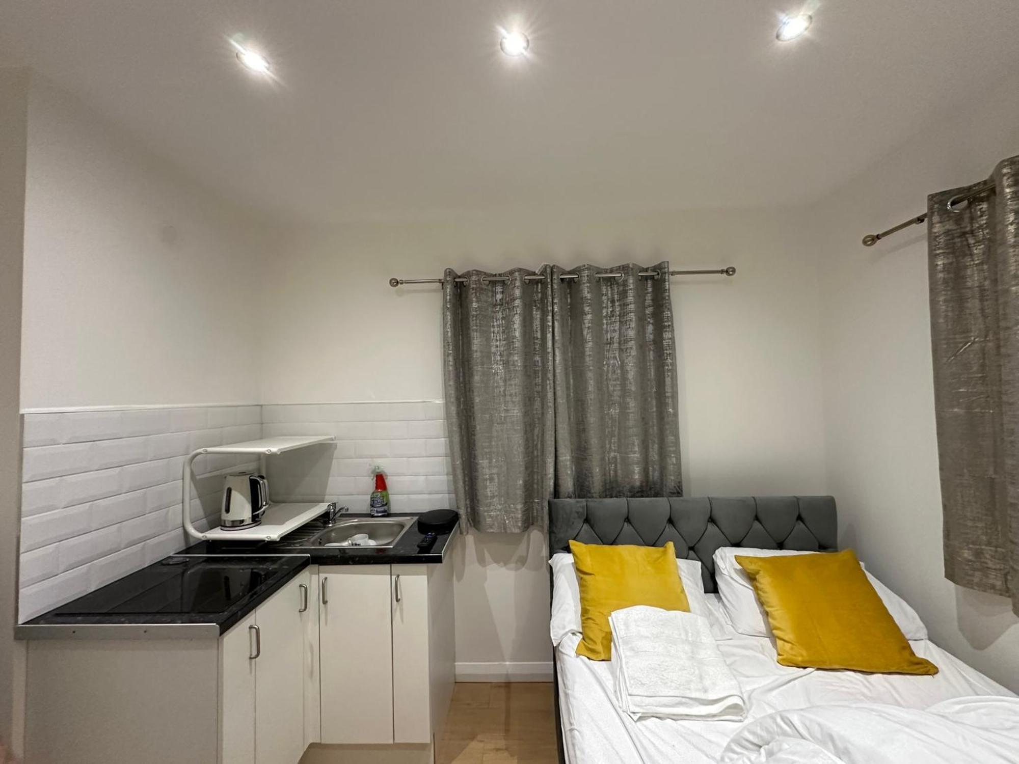 Luxury Ensuite 2Nd Studio Flat With Great Views In Keedonwood Road With Fully Own Bathroom Newly Added And Private Kitchenette Bromley kerület Kültér fotó