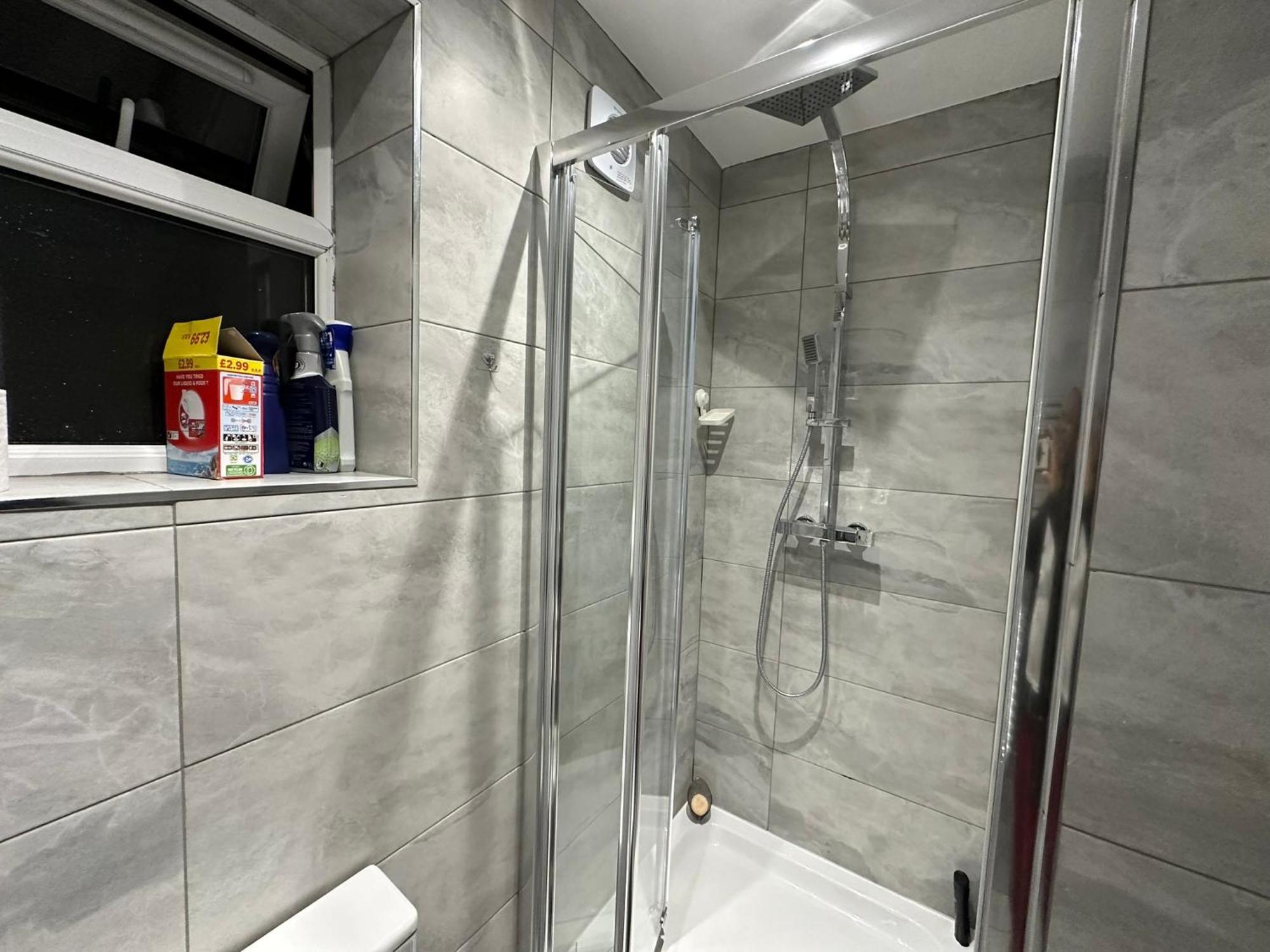 Luxury Ensuite 2Nd Studio Flat With Great Views In Keedonwood Road With Fully Own Bathroom Newly Added And Private Kitchenette Bromley kerület Kültér fotó