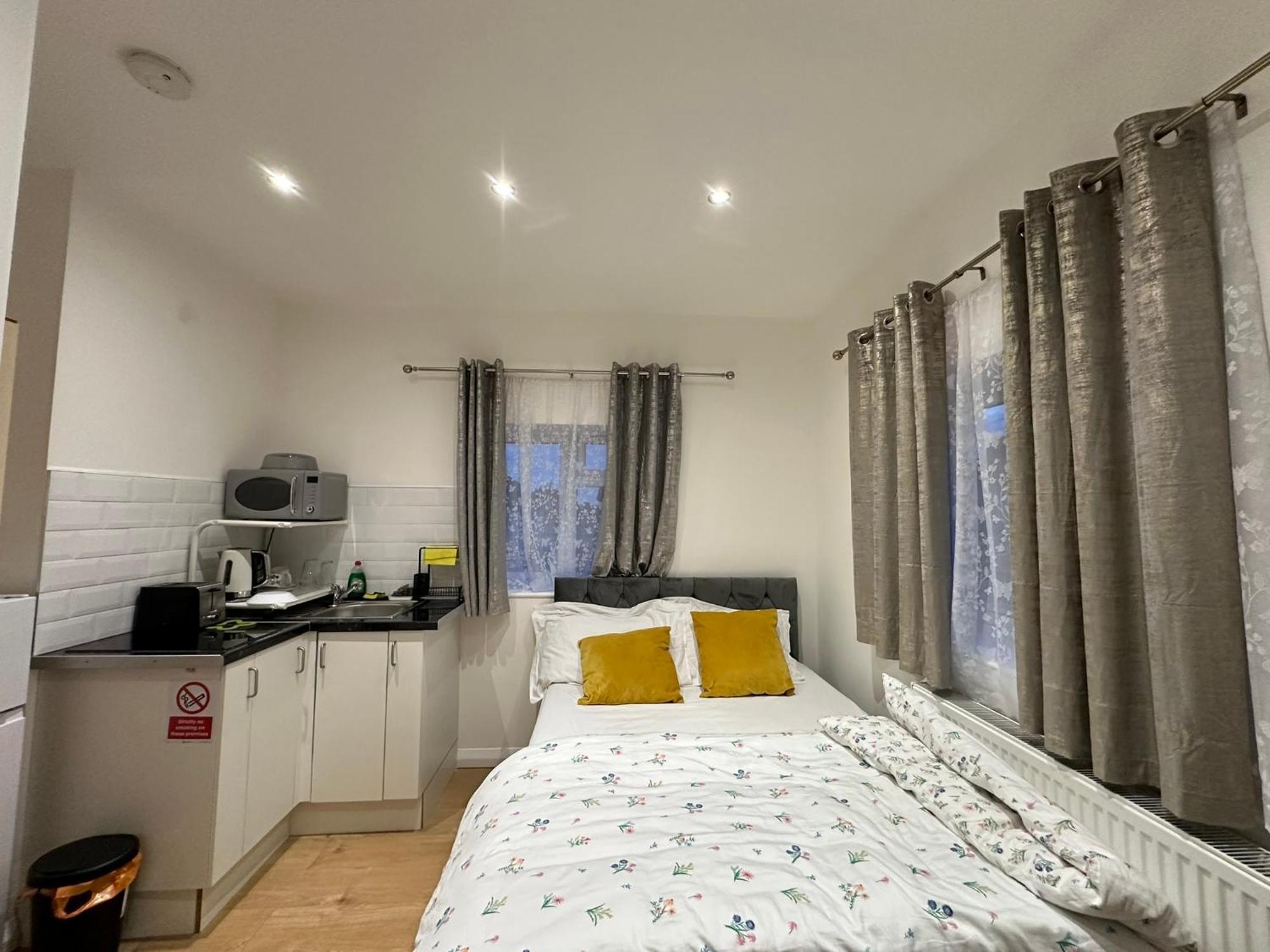 Luxury Ensuite 2Nd Studio Flat With Great Views In Keedonwood Road With Fully Own Bathroom Newly Added And Private Kitchenette Bromley kerület Kültér fotó