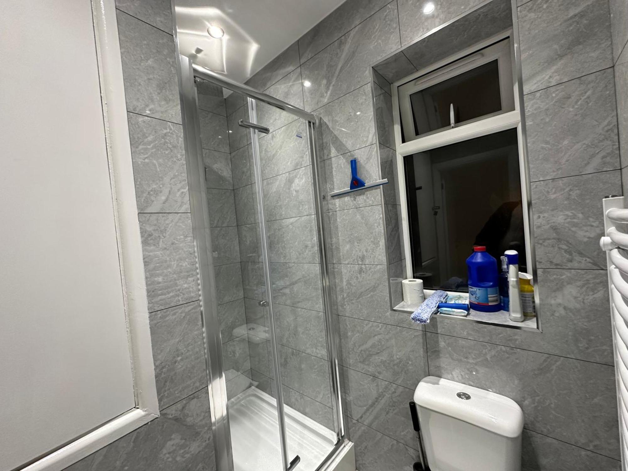 Luxury Ensuite 2Nd Studio Flat With Great Views In Keedonwood Road With Fully Own Bathroom Newly Added And Private Kitchenette Bromley kerület Kültér fotó