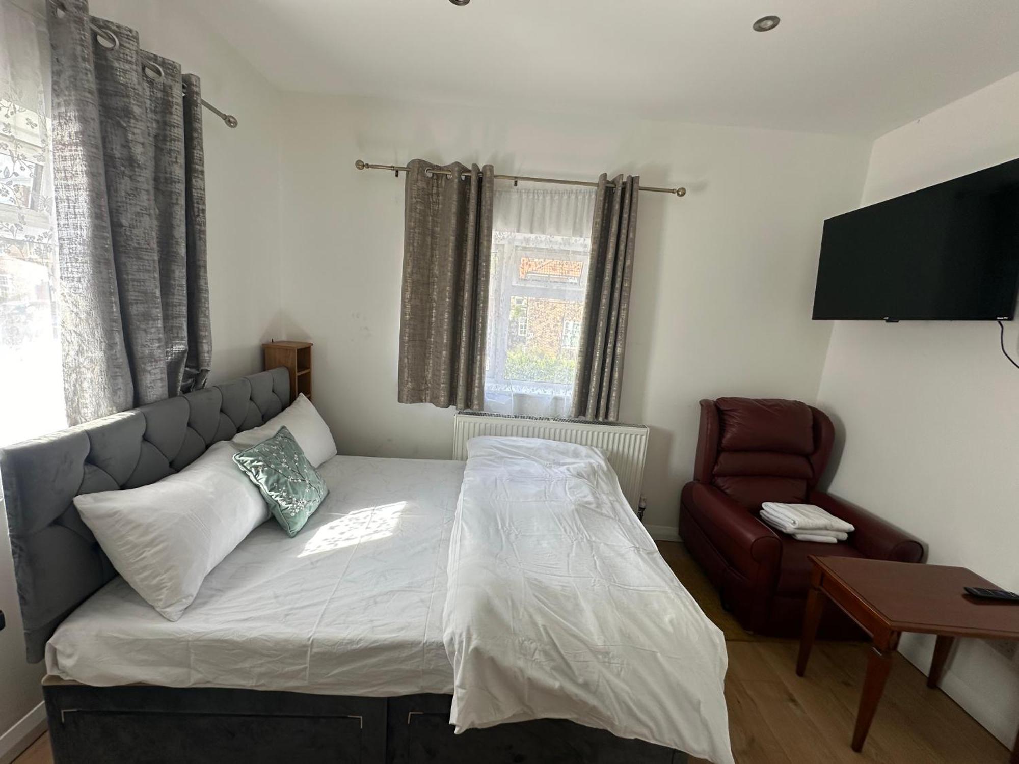 Luxury Ensuite 2Nd Studio Flat With Great Views In Keedonwood Road With Fully Own Bathroom Newly Added And Private Kitchenette Bromley kerület Kültér fotó