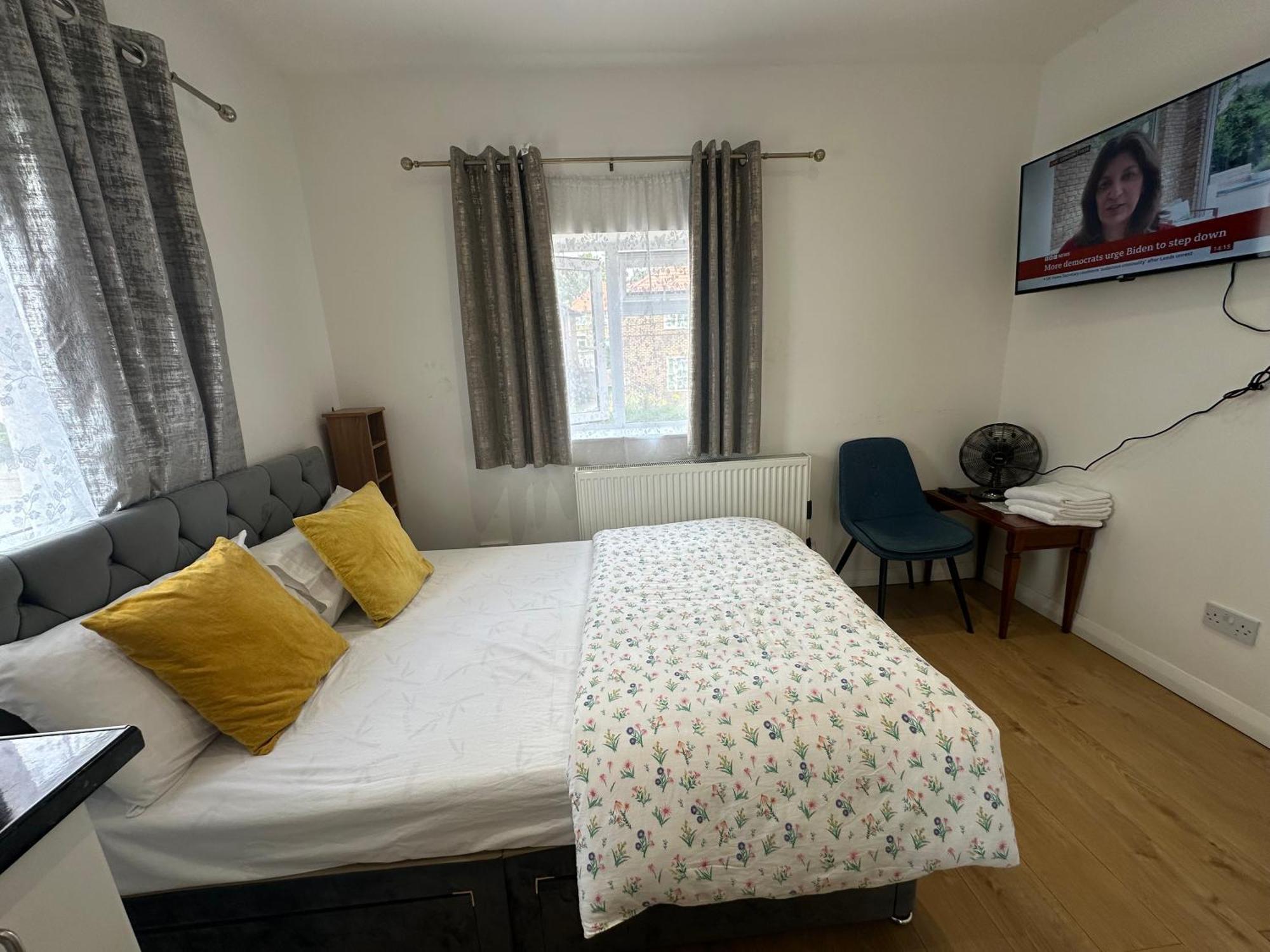 Luxury Ensuite 2Nd Studio Flat With Great Views In Keedonwood Road With Fully Own Bathroom Newly Added And Private Kitchenette Bromley kerület Kültér fotó