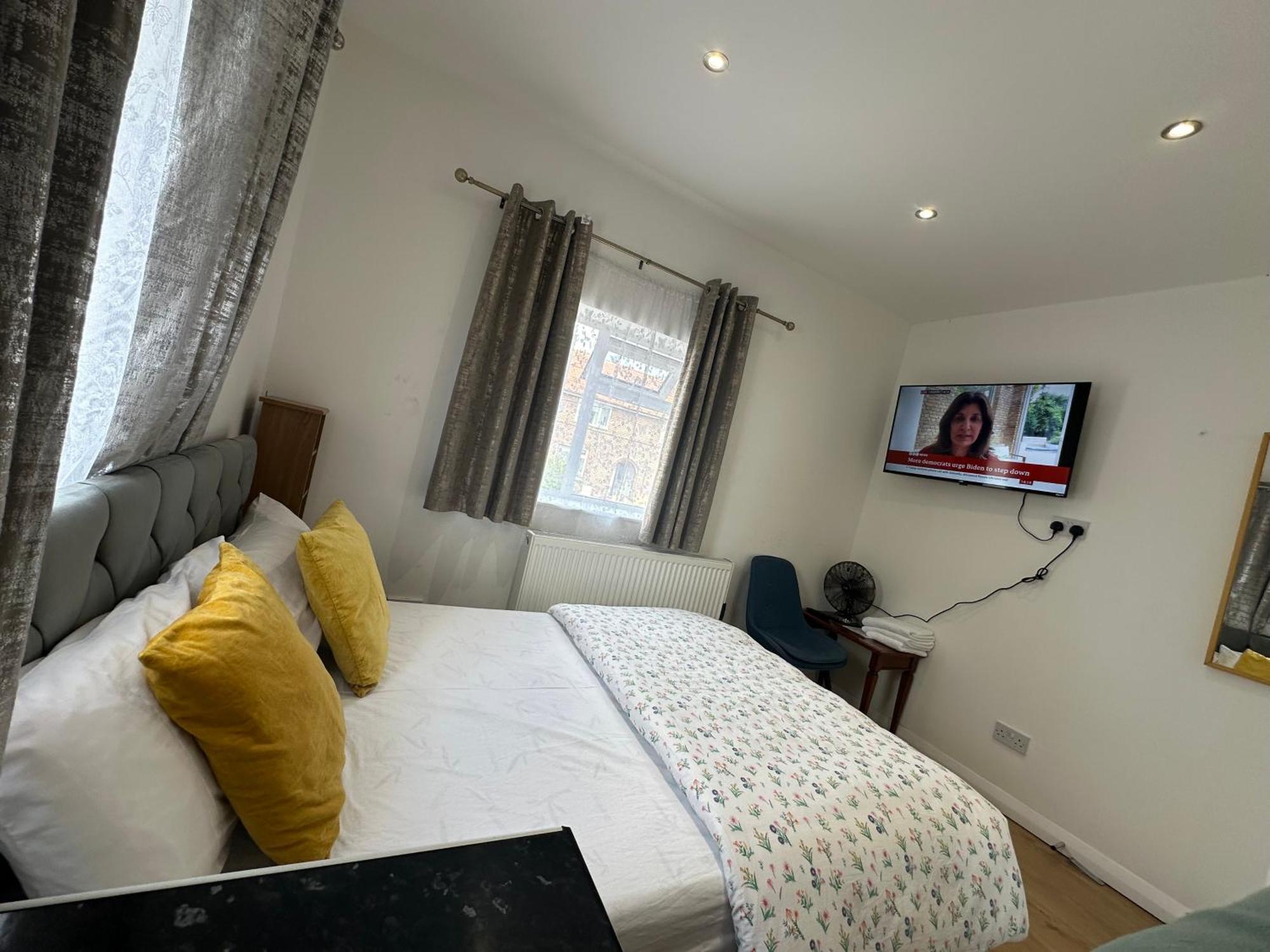 Luxury Ensuite 2Nd Studio Flat With Great Views In Keedonwood Road With Fully Own Bathroom Newly Added And Private Kitchenette Bromley kerület Kültér fotó