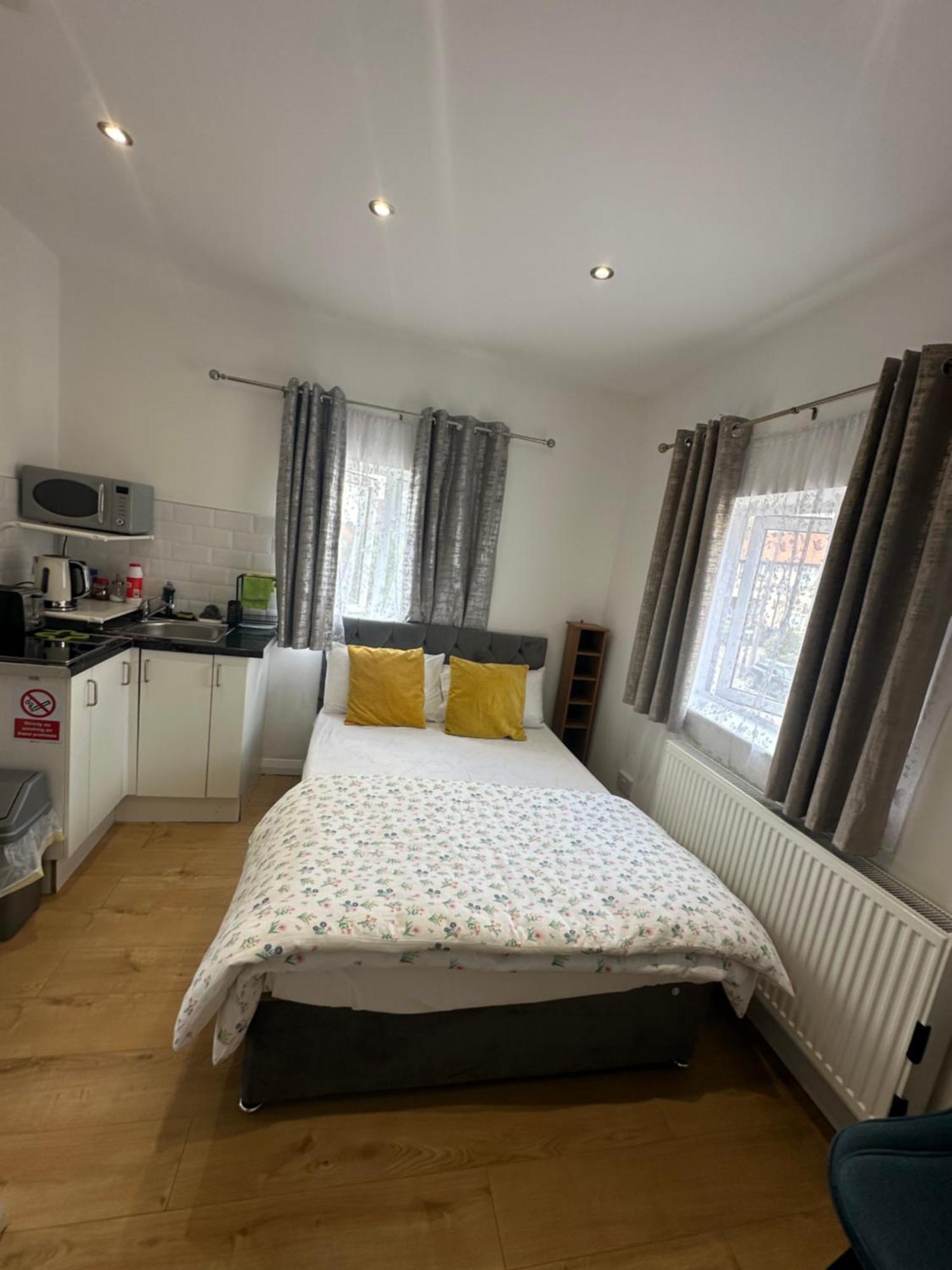 Luxury Ensuite 2Nd Studio Flat With Great Views In Keedonwood Road With Fully Own Bathroom Newly Added And Private Kitchenette Bromley kerület Kültér fotó